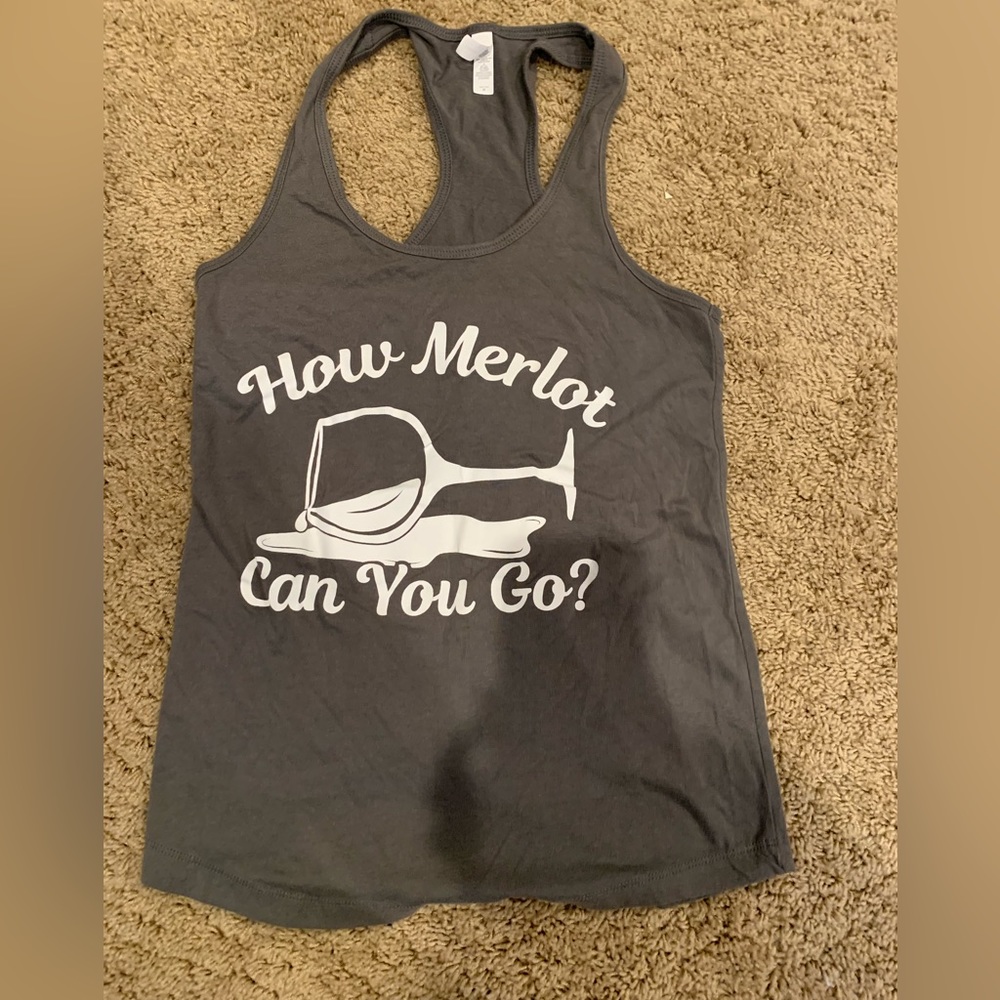 Fun tank top 🍷! Size M